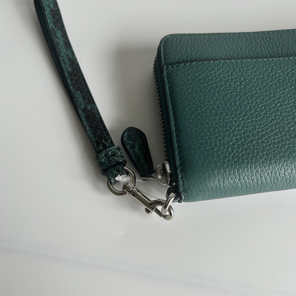 Coach Accordion Zip Green Pebbled Leather Wristlet Wallet Excellent - Picture 3 of 5